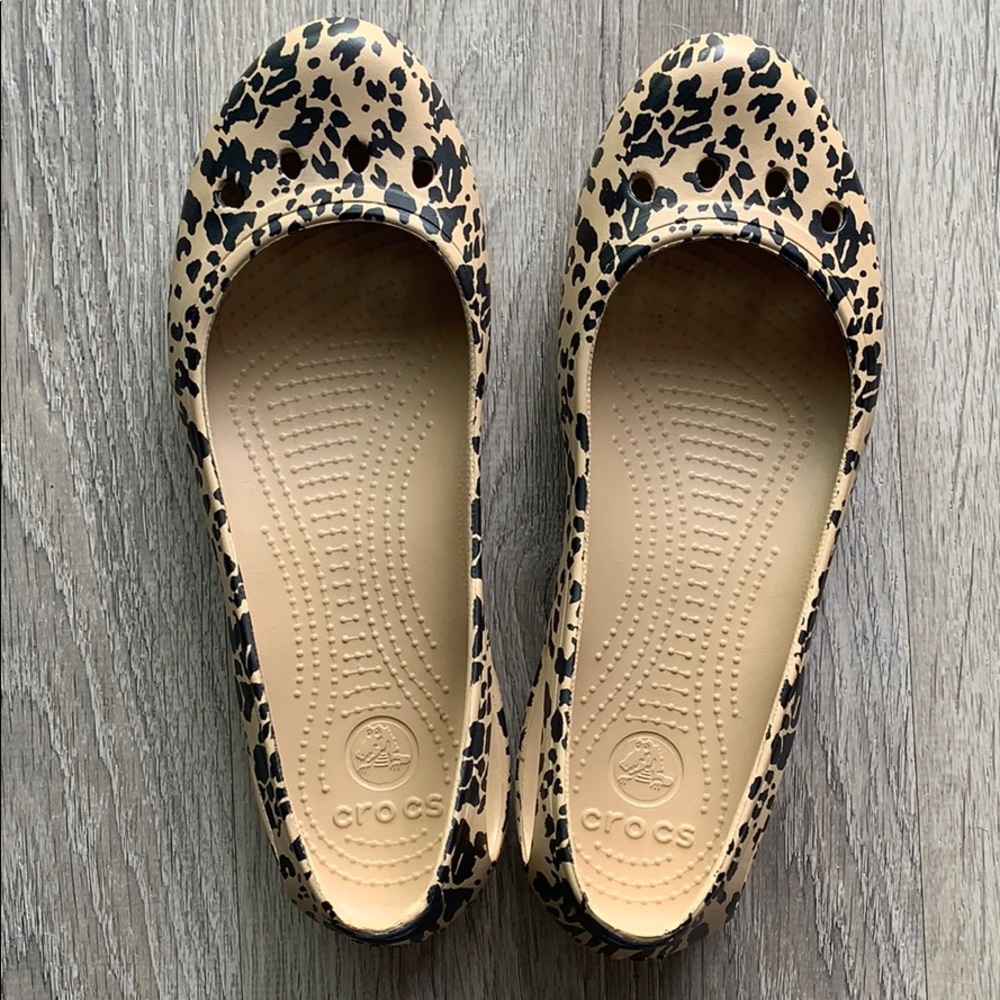 Crocs Flats Women’s Size 10 Animal Print